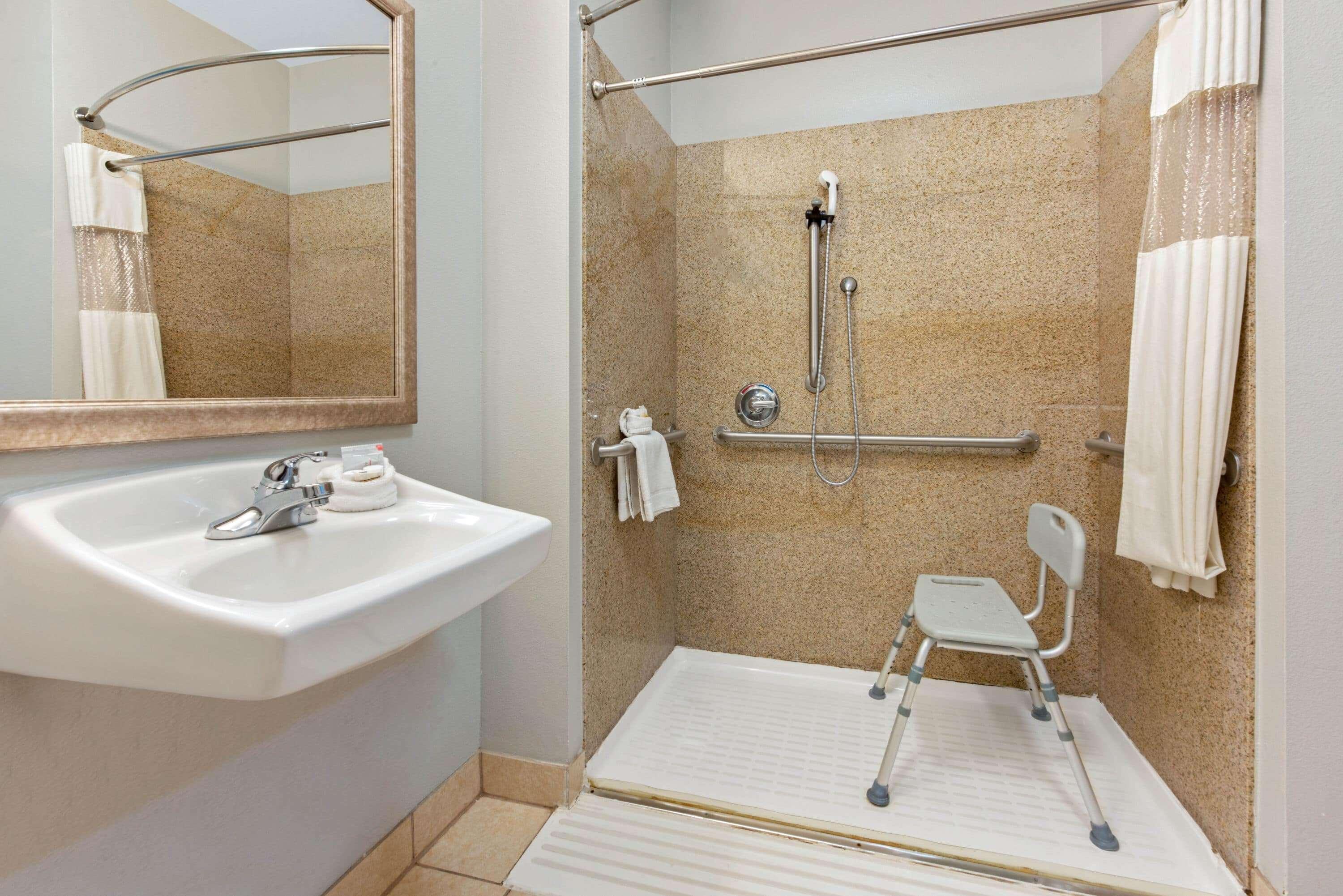 La Quinta By Wyndham Bridge City-Orange Exterior photo